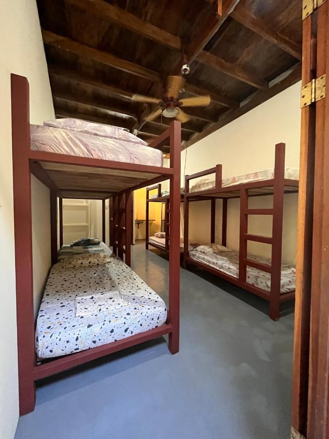 Hostel Tuanis Surf Camp Playa Santa Teresa  Kültér fotó
